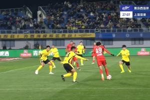 李新翔（19岁118天）是在中超进球第二年轻的上海海港球员